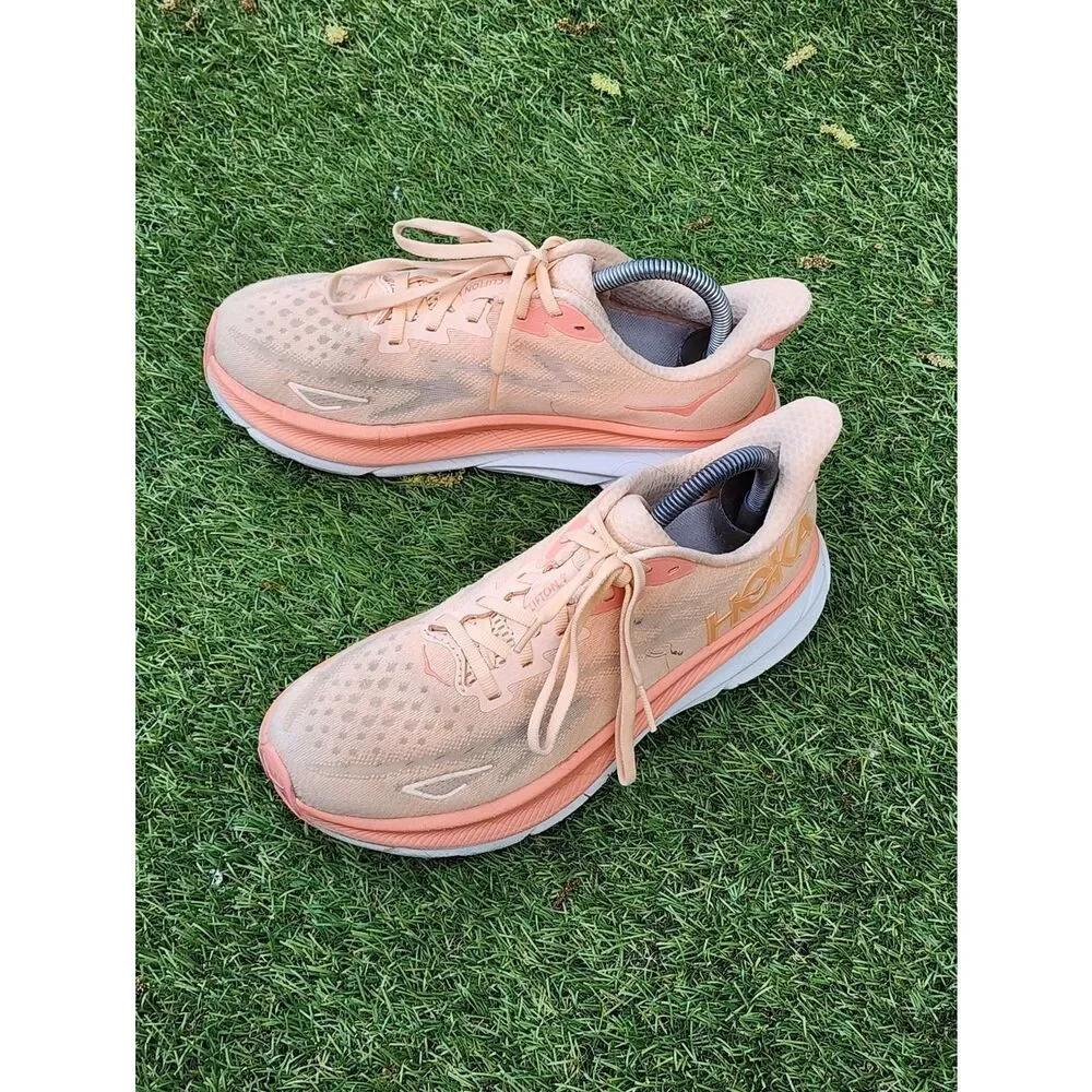 HOKA CLIFTON 9 - Womens Athletic Shoes - SIZE 7.5B